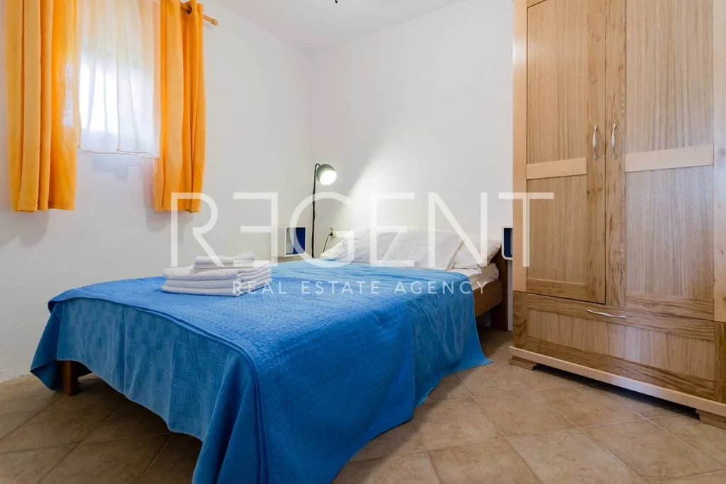 brač, bol - kamena kuća sa četiri apartmana - slika 28