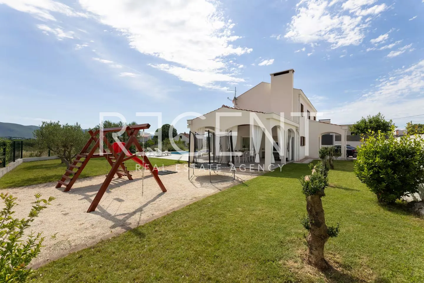 kuća 260m2, šestanovac - 4 ss, 4 kupaonice, grijani bazen - slika 17