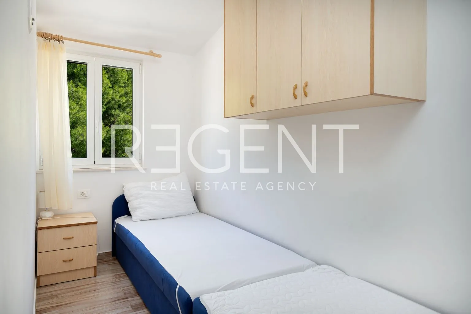 šibenik, rogoznica - kuća sa šest apartmana - slika 10