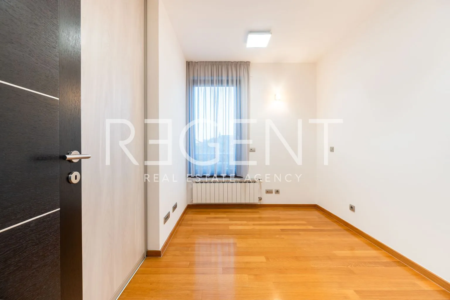 zagreb, srebrnjak – uređen trosoban penthouse za najam - slika 8