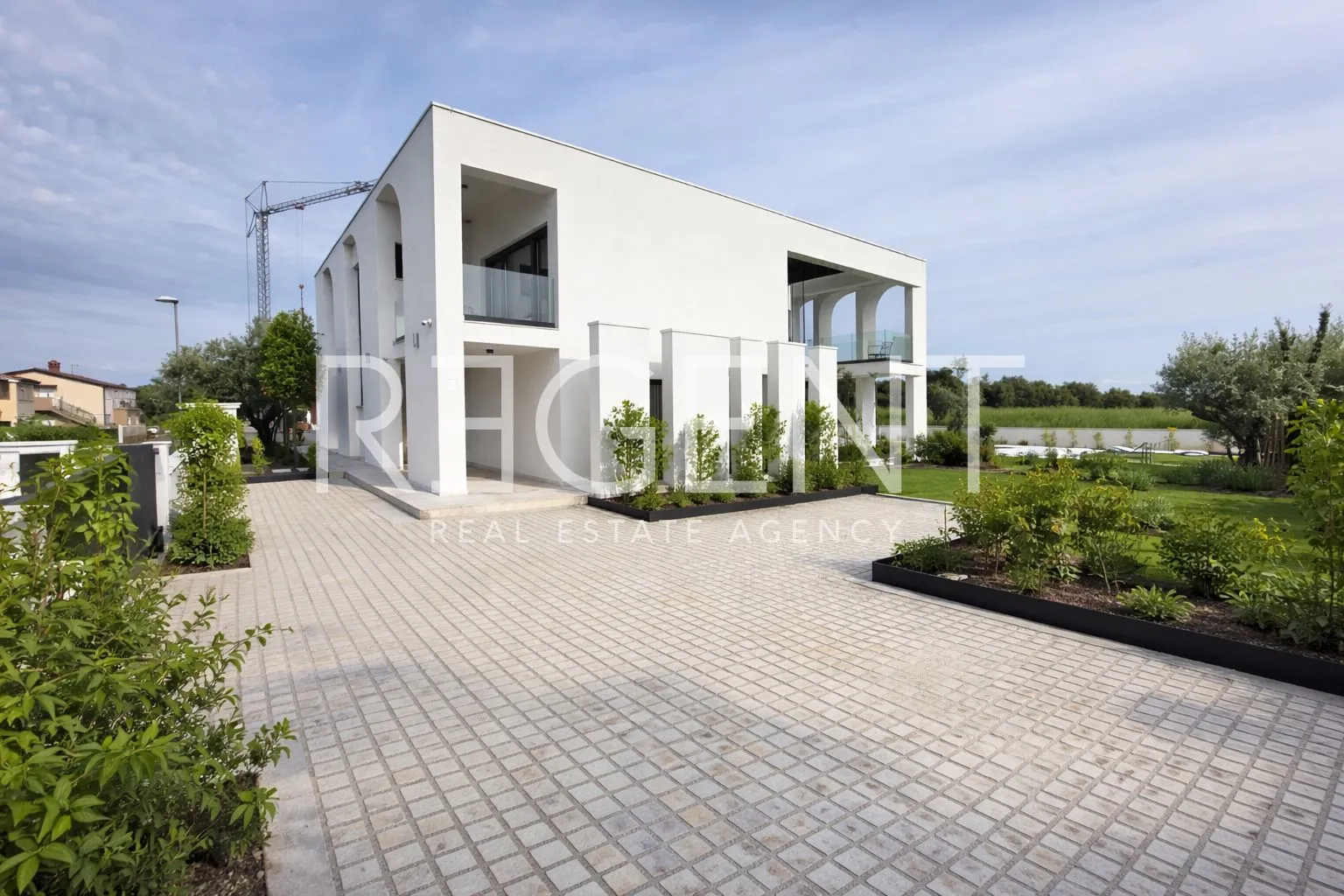 vila 335 m², umag — bazen 10×5, pogled more, namještena - slika 5