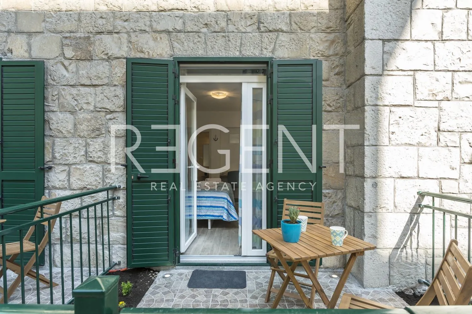 split, bačvice - stan s 3 apartmanske jedinice i prostranim vrtom - slika 15