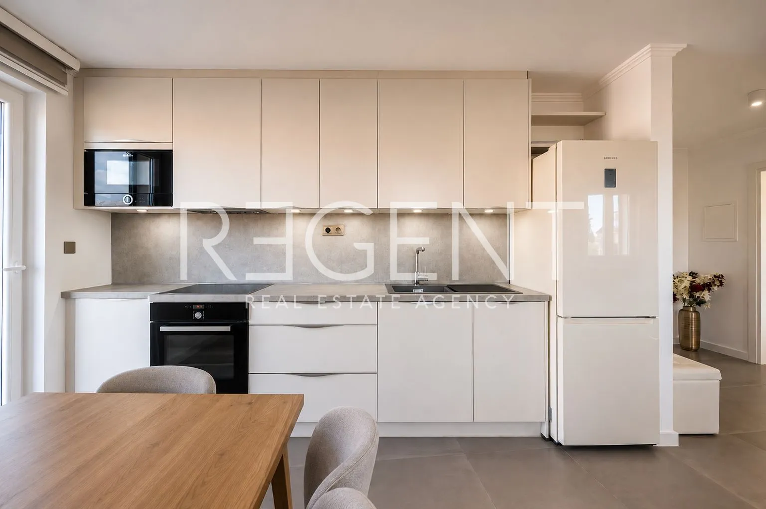 stan 53 m², varoš, split — 2ss, balkon, s pogledom na centar grada - slika 2