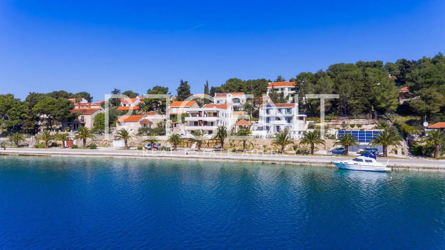 milna, brač – luksuzna vila prvi red do mora s bazenom - slika 2