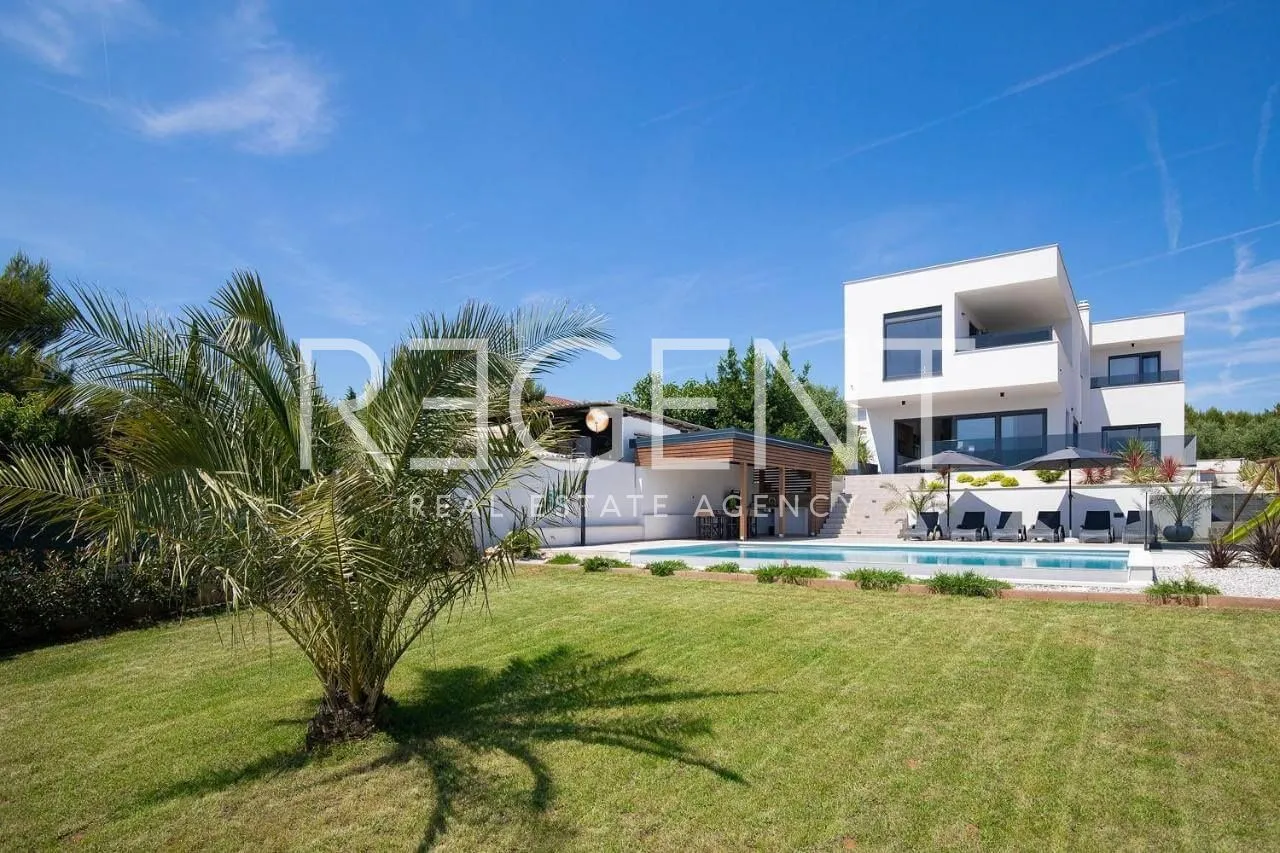 istra, medulin - prekrasna villa s wellnessom nkp 190 m2 nadomak mora - slika 30