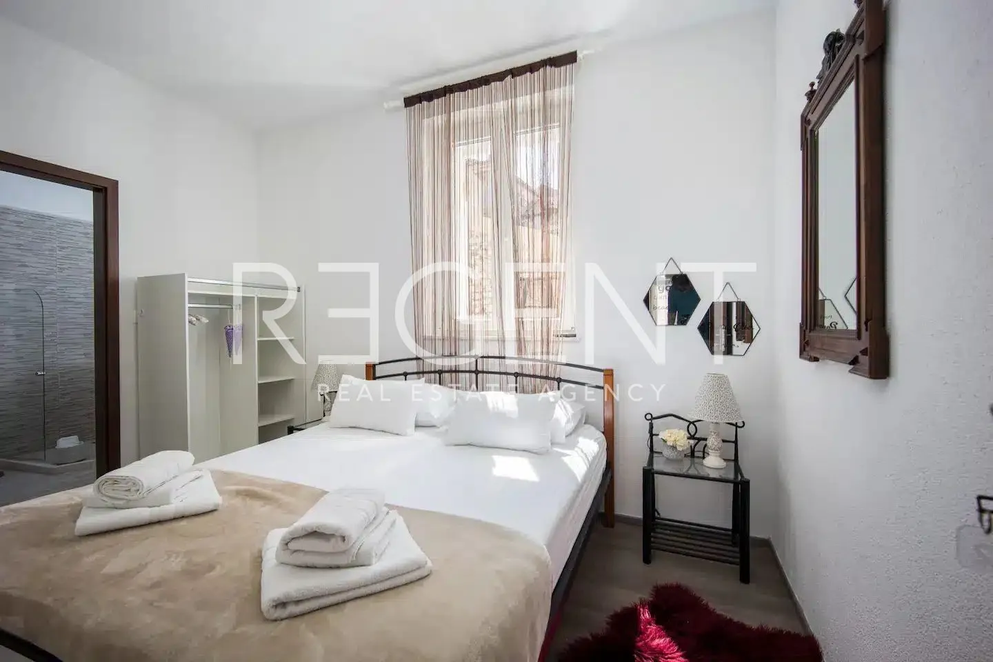 trogir, centar- kamena kuća 174 m2 - slika 6
