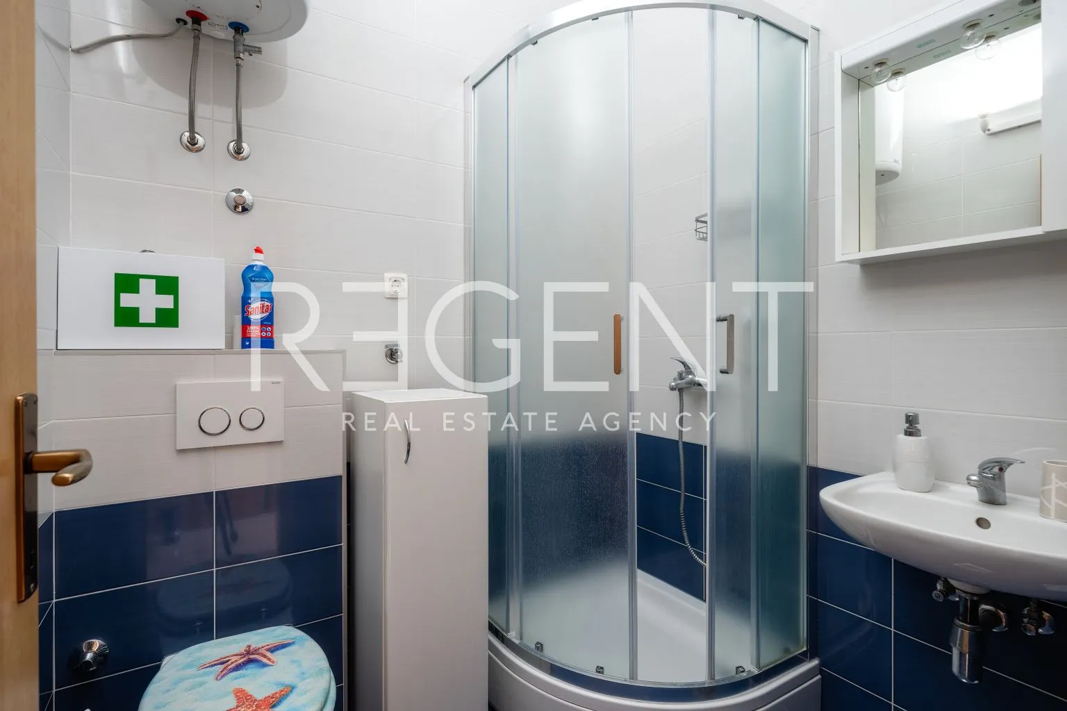 šibenik, rogoznica - kuća sa šest apartmana - slika 15