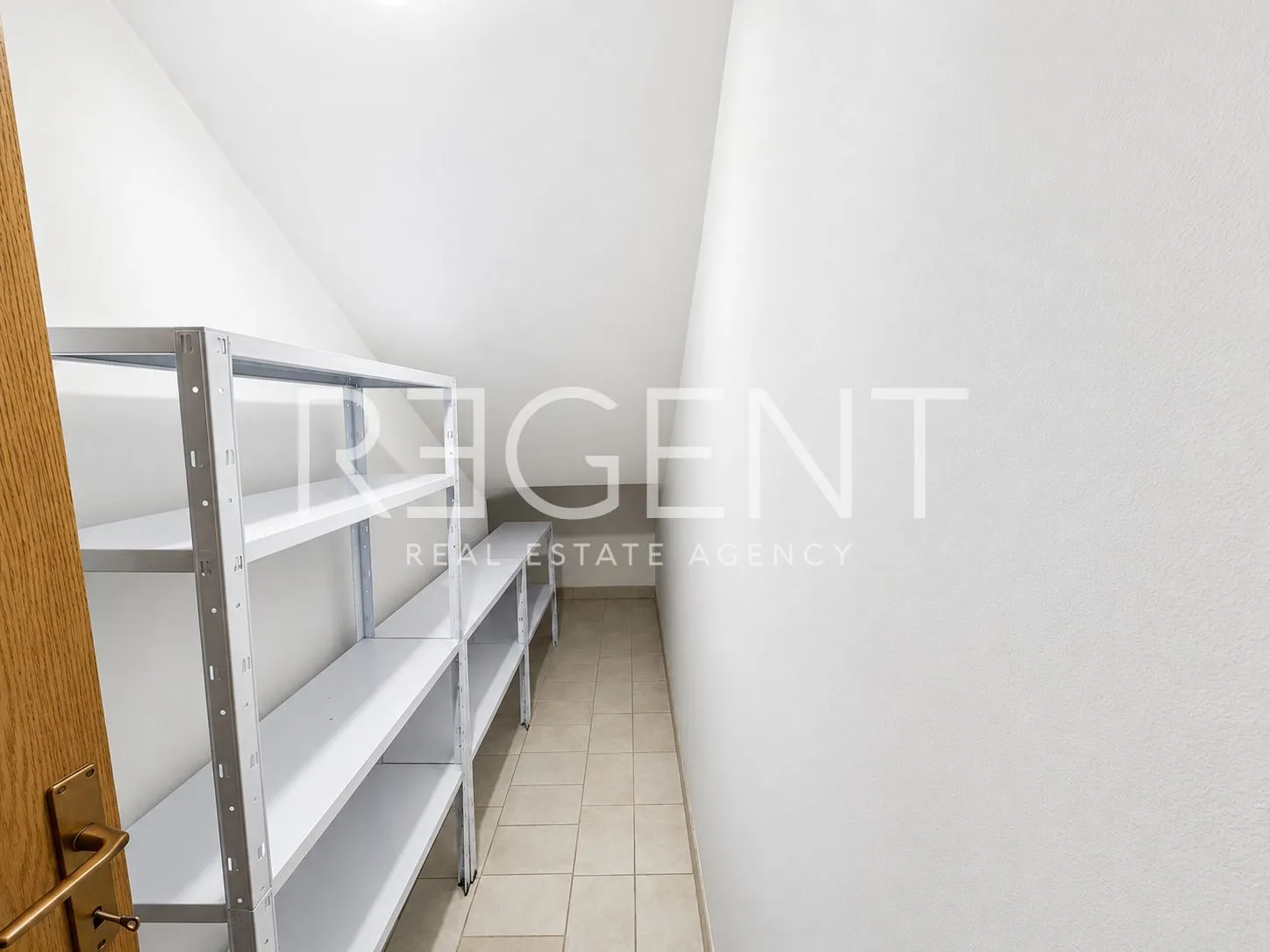 kuća 275 m² za najam, jazbina — vrt, 2 garaže - slika 17