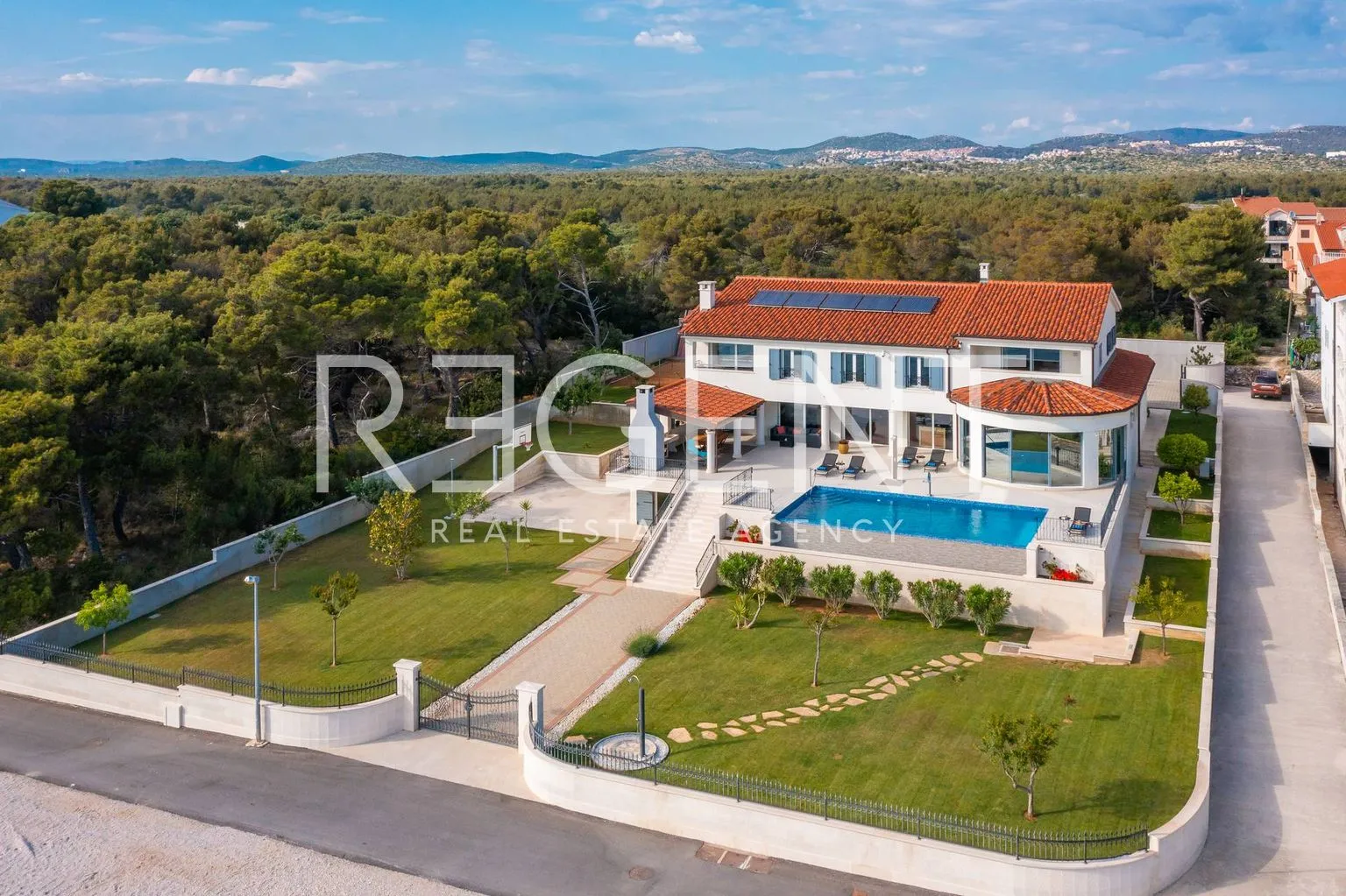 šibenik - prekrasna luksuzna vila uz more 1000 m2 - slika 18