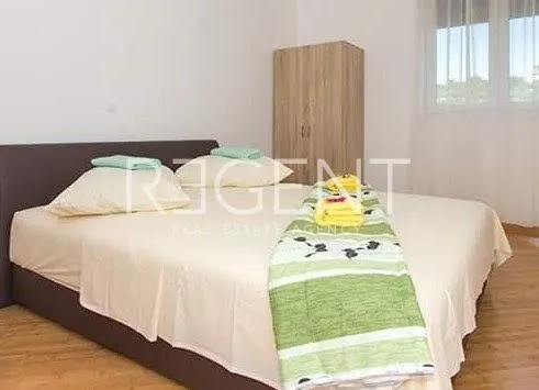 split, žnjan - trosoban stan sa loggiom - slika 10