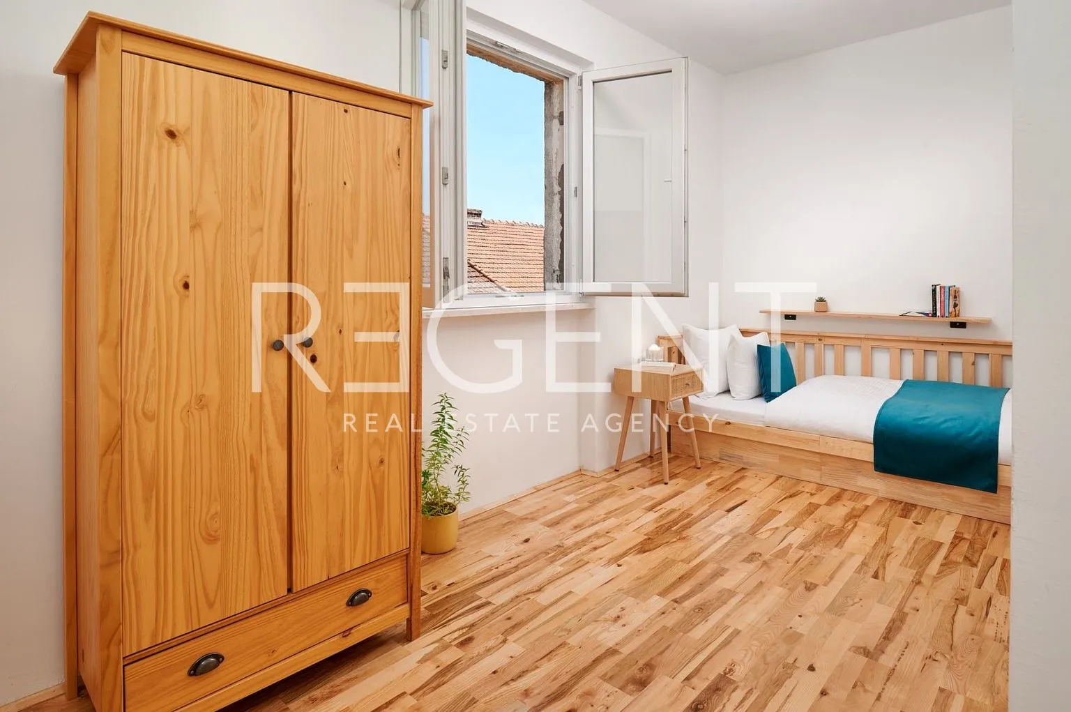 split, bačvice - trosoban stan sa loggiom 105 m2 - slika 7