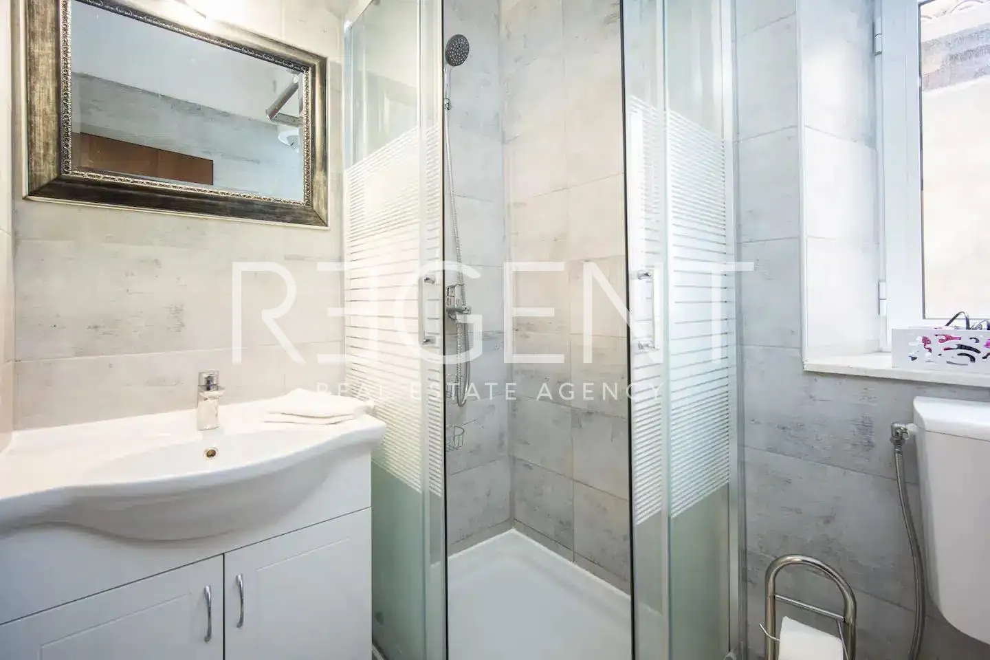 trogir, centar- kamena kuća 174 m2 - slika 8