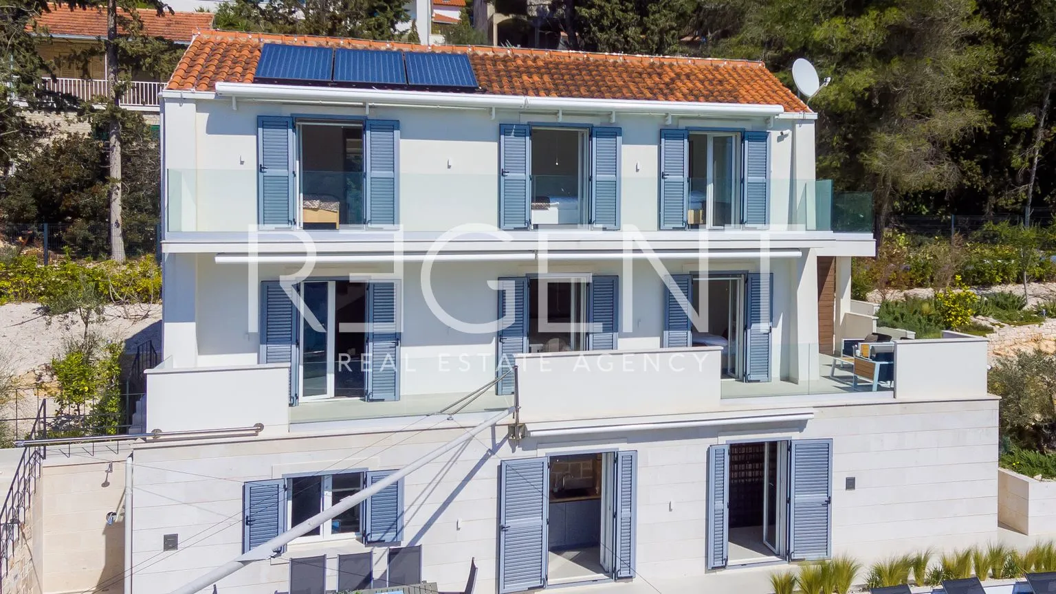 milna, brač – luksuzna vila prvi red do mora s bazenom - slika 6
