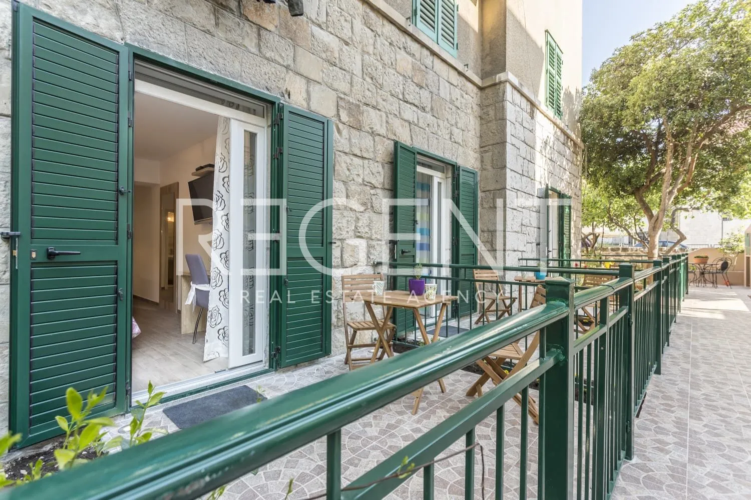 split, bačvice - stan s 3 apartmanske jedinice i prostranim vrtom - slika 14
