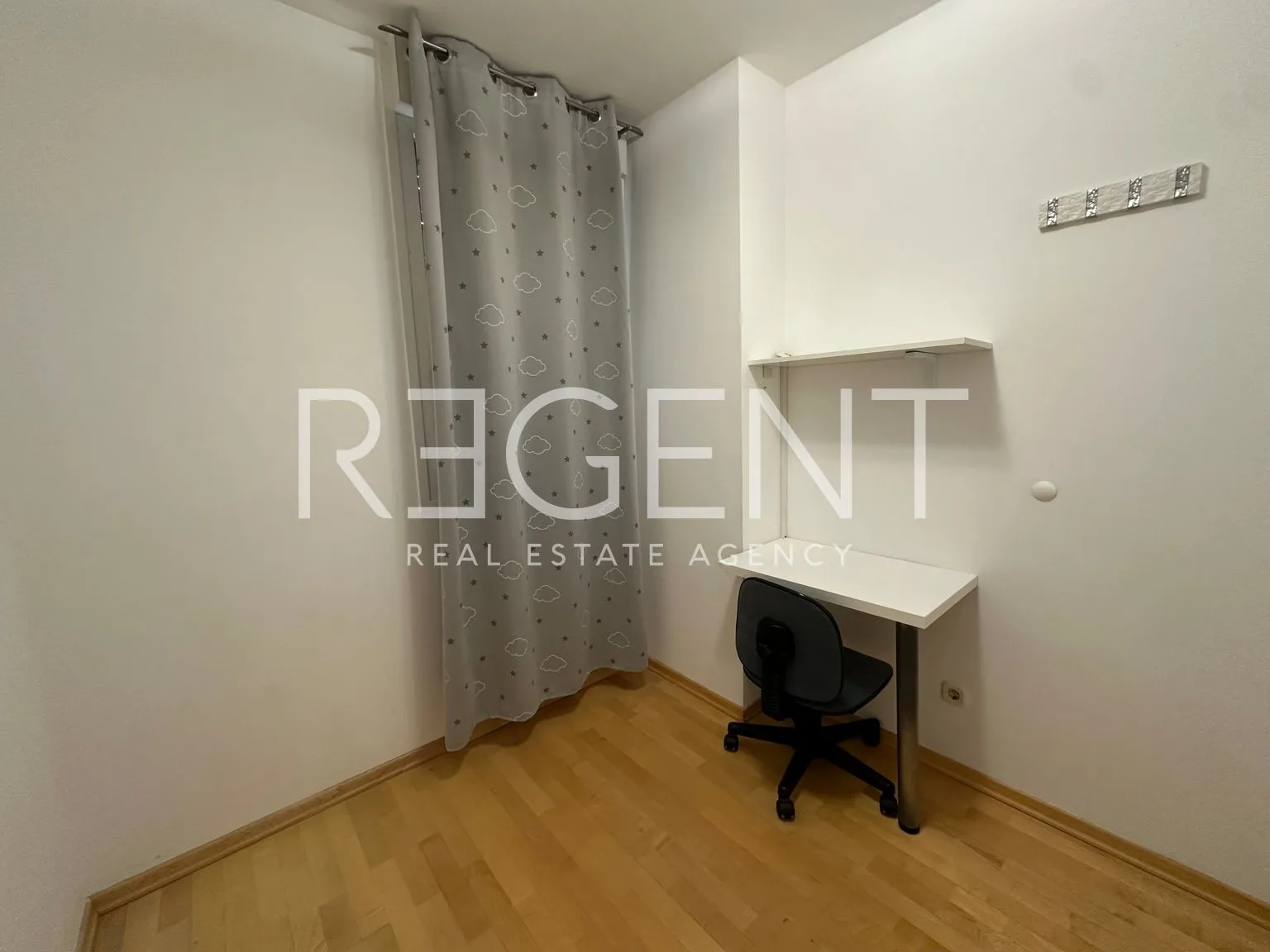 split, žnjan - četverosoban stan sa loggiom - slika 6
