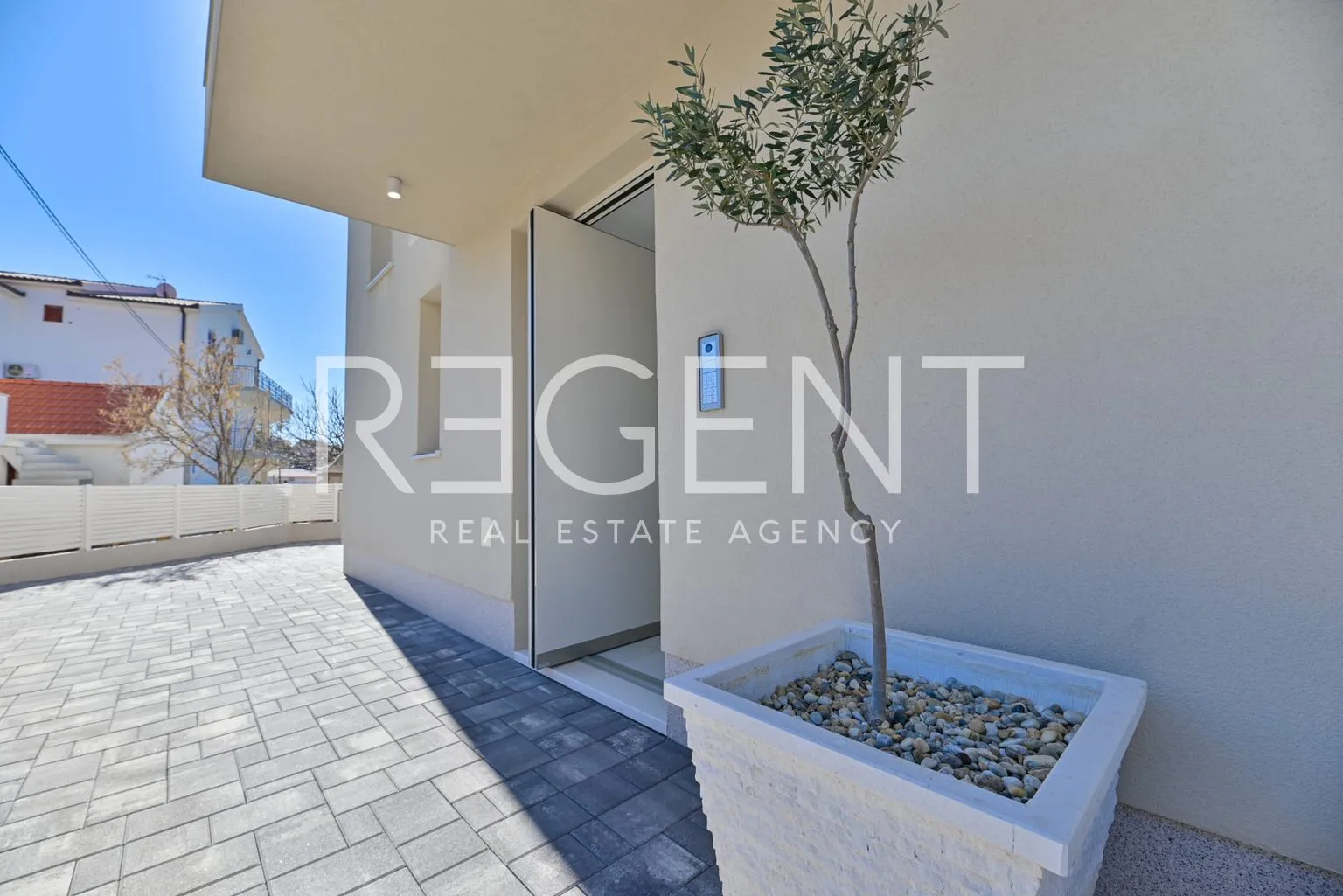 seget vranjica – moderna duplex vila s dva bazena i pogledom na more - slika 46