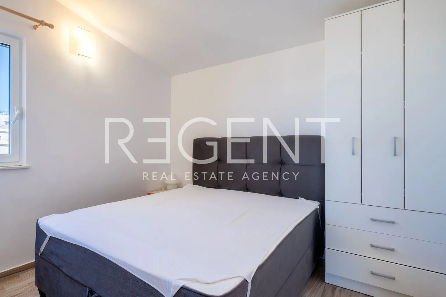 šibenik, rogoznica - kuća sa šest apartmana - slika 9