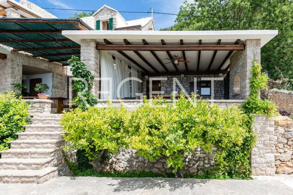 brač, bol - kamena kuća sa četiri apartmana - slika 7