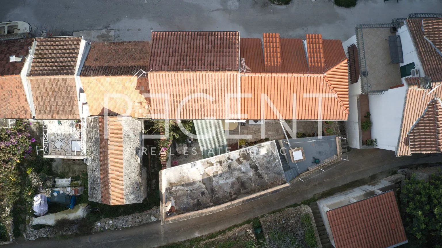 trogir, drvenik veliki - kamena kuća prvi red uz more - slika 4
