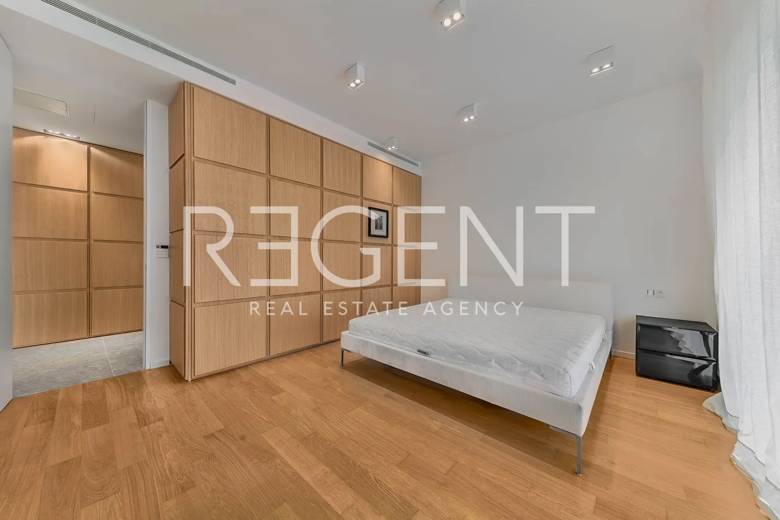 zagreb, ban centar – trosoban stan 131 m2 - slika 8