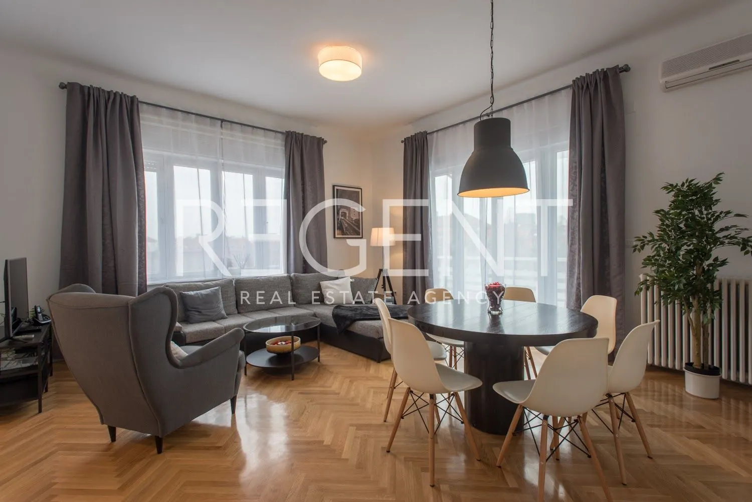 Zagreb, Donji grad – četverosoban penthouse s terasom i liftom