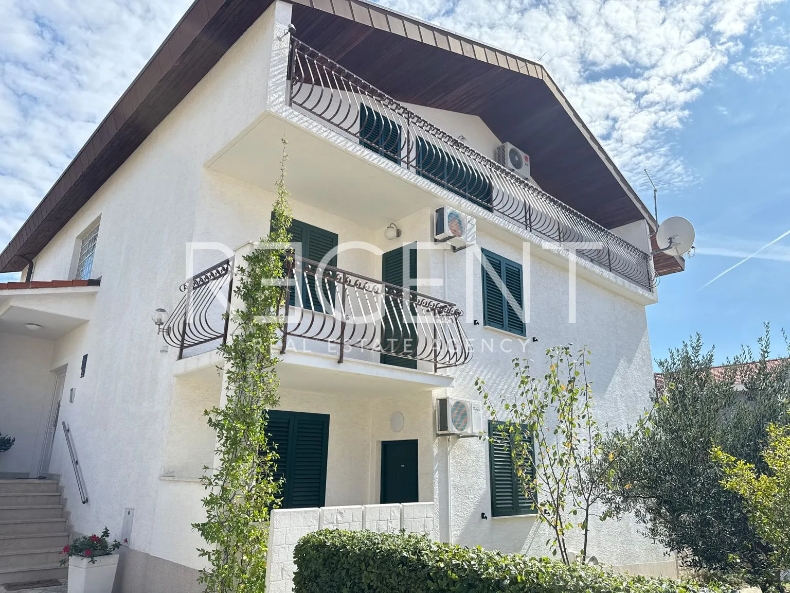 trogir, okrug gornji - apartmanska kuća - slika 2