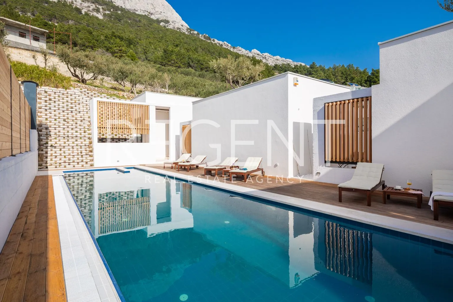 omiš – ekskluzivna vila s bazenom i panoramskim pogledom - slika 32