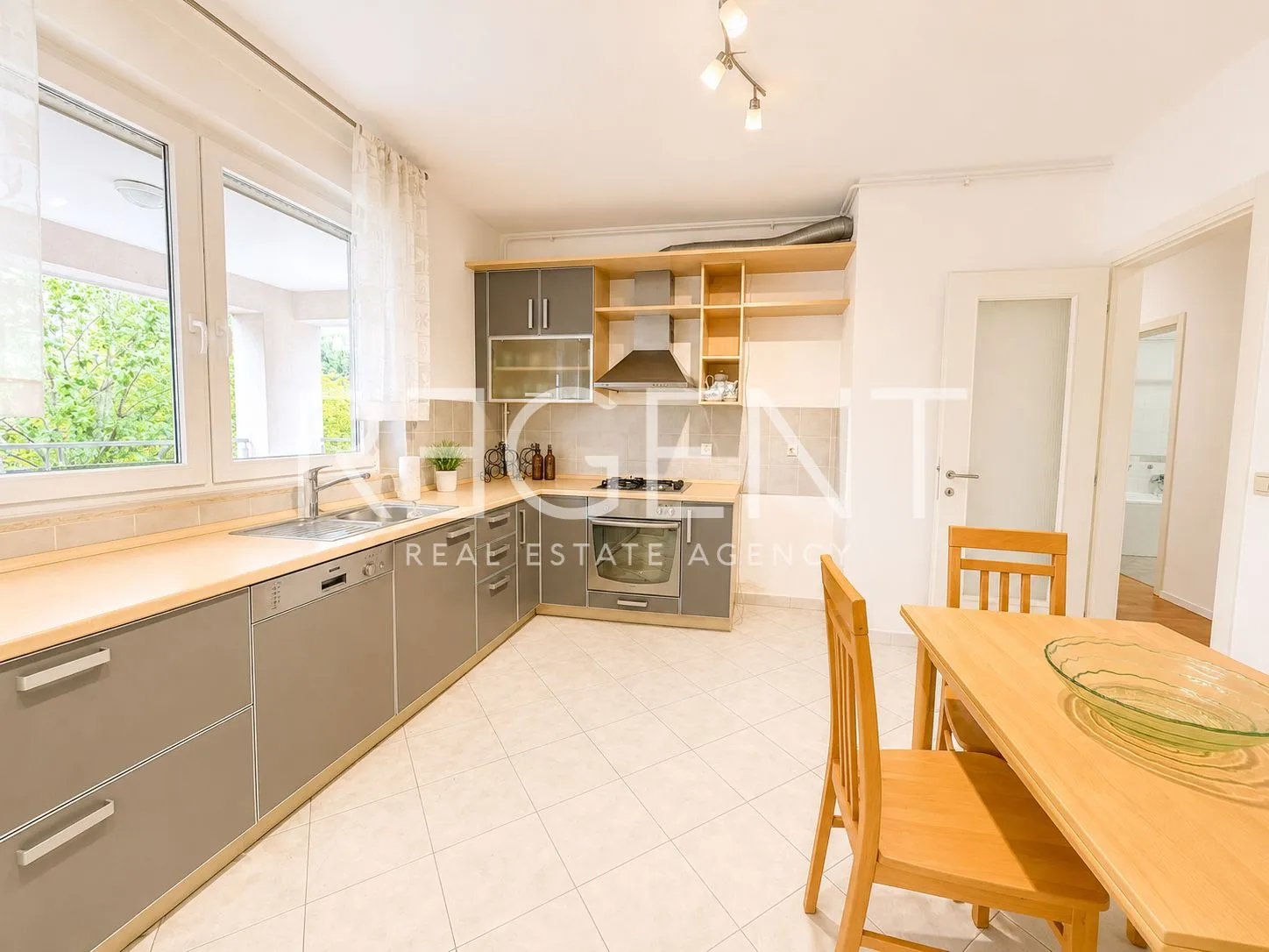 stan 145 m², centar zagreb — 2 terase, parking, namješten - slika 5