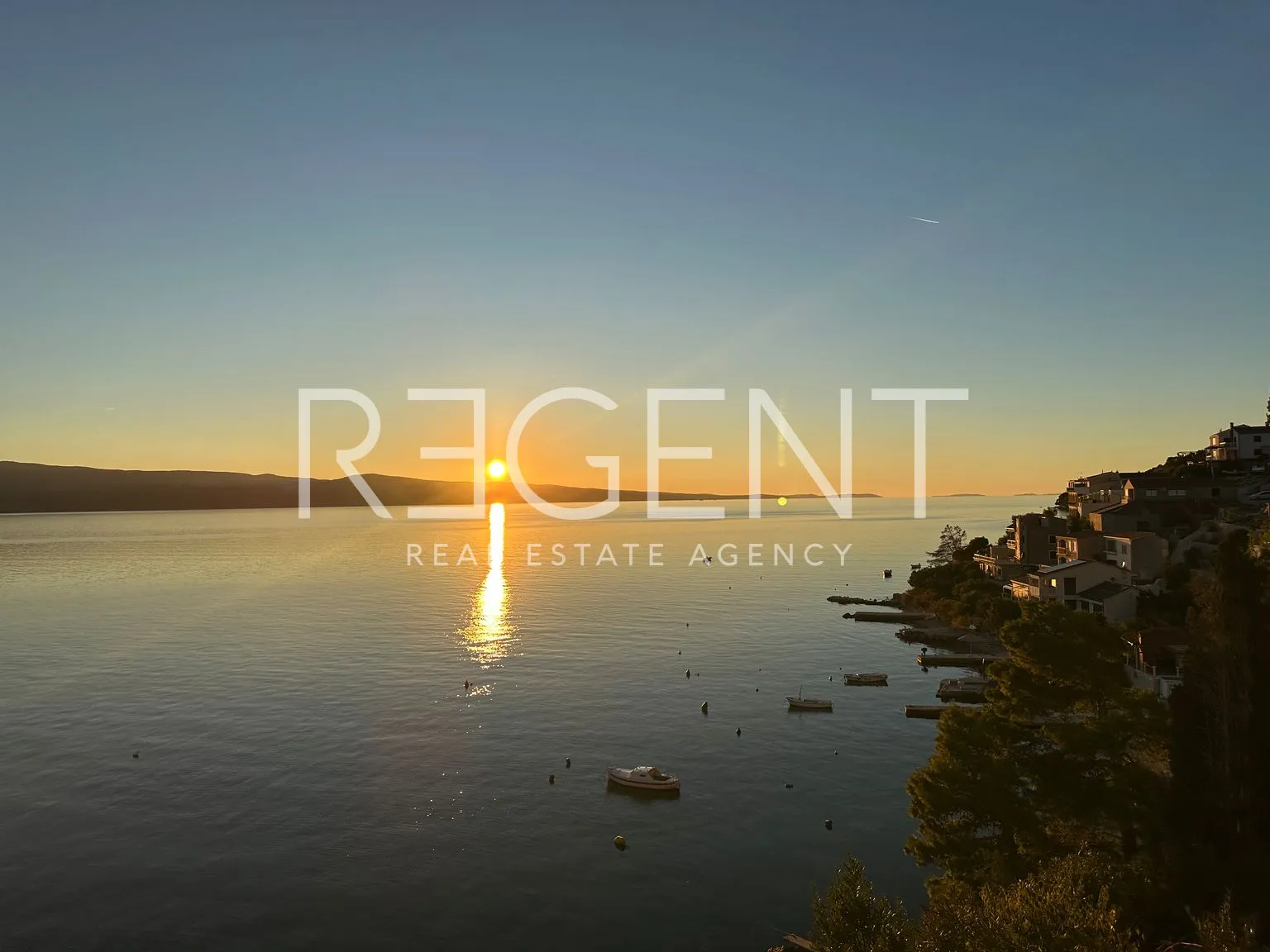 Omiš,Rogoznica- Kuća s dvorištem, 30m od mora TOP PRILIKA,INVESTICIJA! - Lokva Rogoznica, Omiš