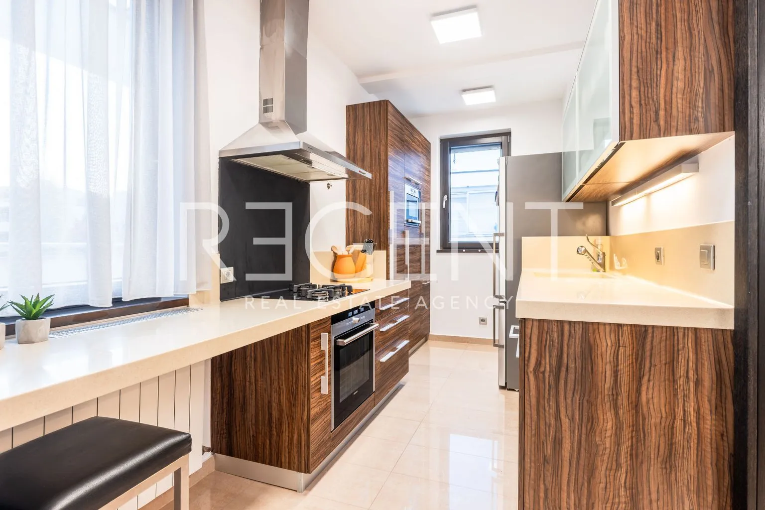 zagreb, srebrnjak – uređen trosoban penthouse za najam - slika 6