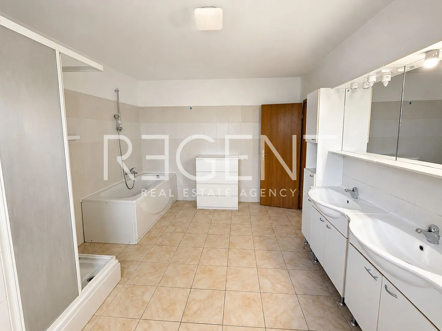 kuća 275 m² za najam, jazbina — vrt, 2 garaže - slika 11