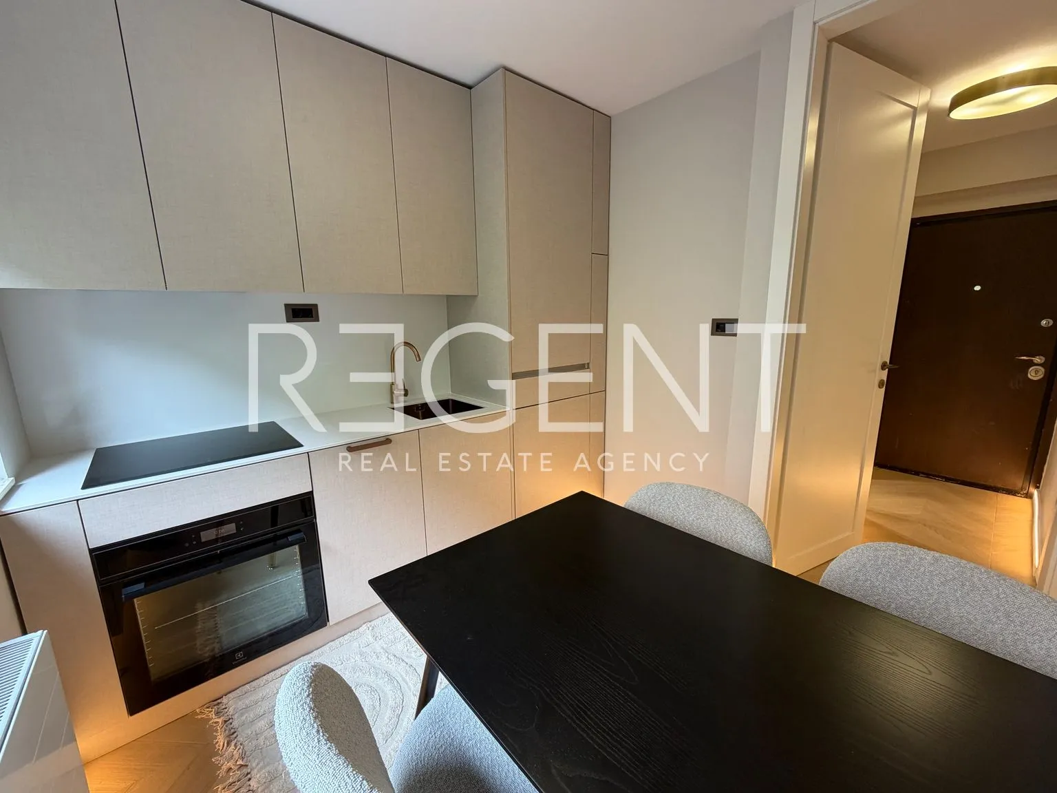 stan 28 m², kvaternikov trg — prvi najam, adaptiran, s2 - slika 7