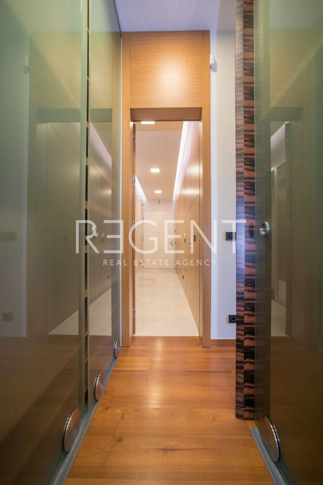 stan 76 m² za najam, zagreb, centar — 2s, 2 kupaonice - slika 18