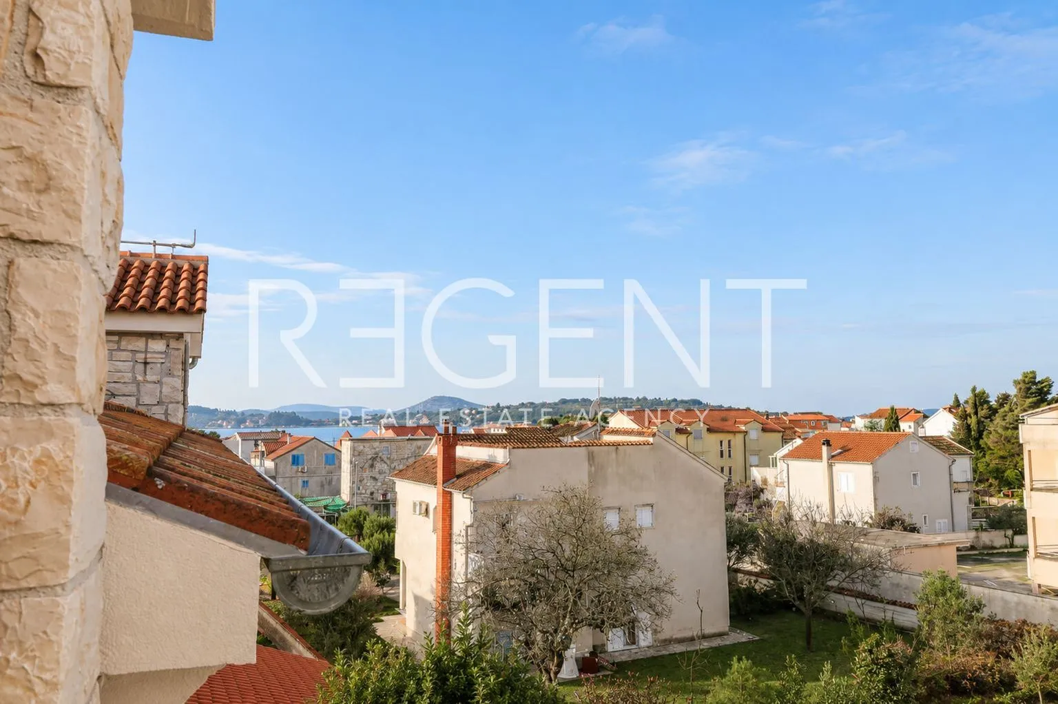 dvojna kuća, 129m2 - srima, 4 ss, 350m od mora i centra - slika 3