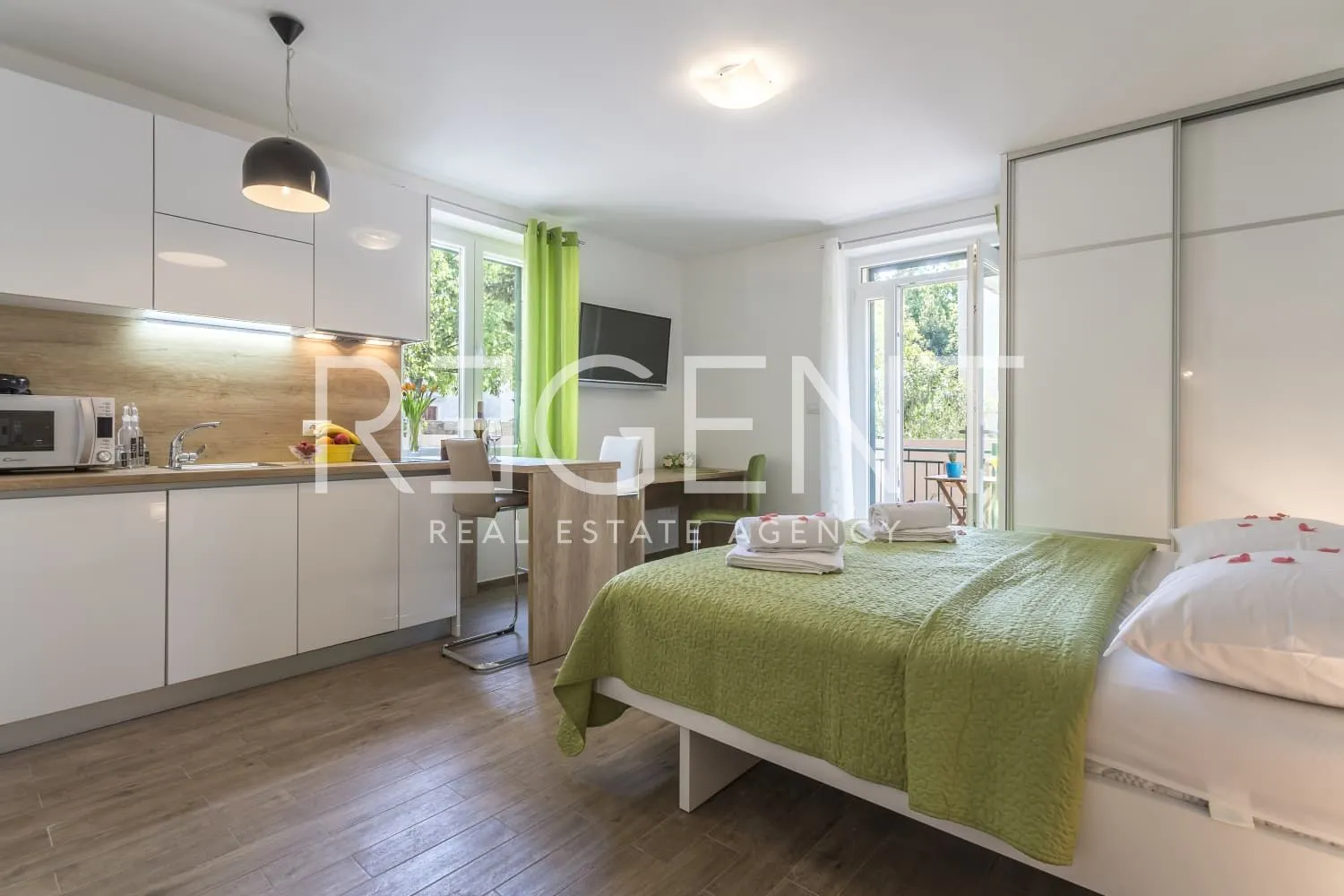 split, bačvice - stan s 3 apartmanske jedinice i prostranim vrtom - slika 7