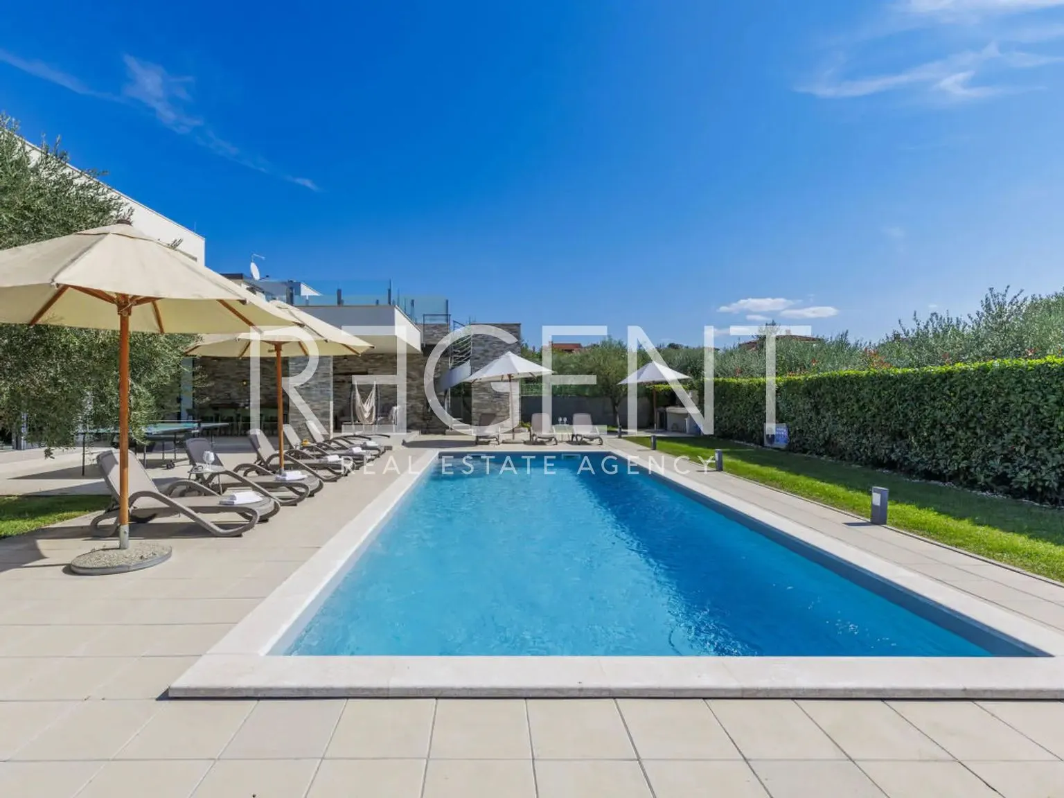 istra, novigrad - atraktivna vila s bazenom 250 m2 - slika 2