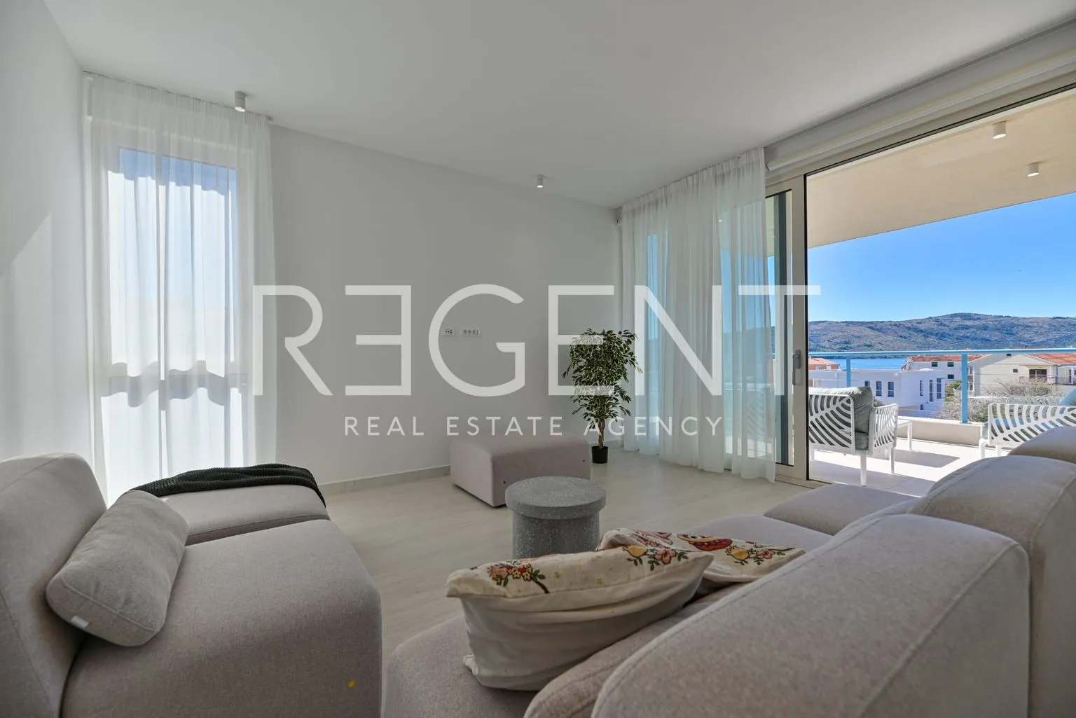 seget vranjica – moderna duplex vila s dva bazena i pogledom na more - slika 21