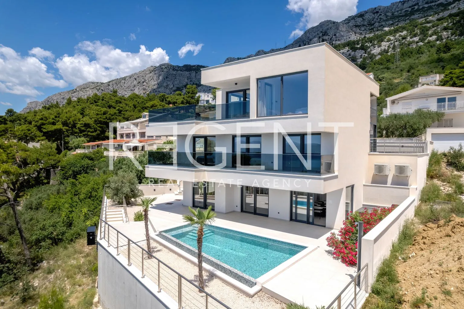 makarska, brela - luksuzna vila s panoramskim pogledom na more 317 m2 - slika 2