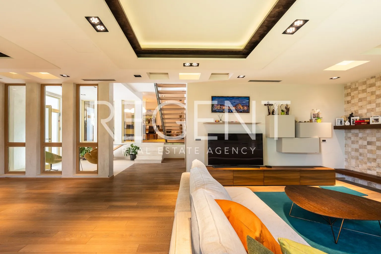 kuća 376 m², gornje prekrižje — parcela 704 m² - slika 4
