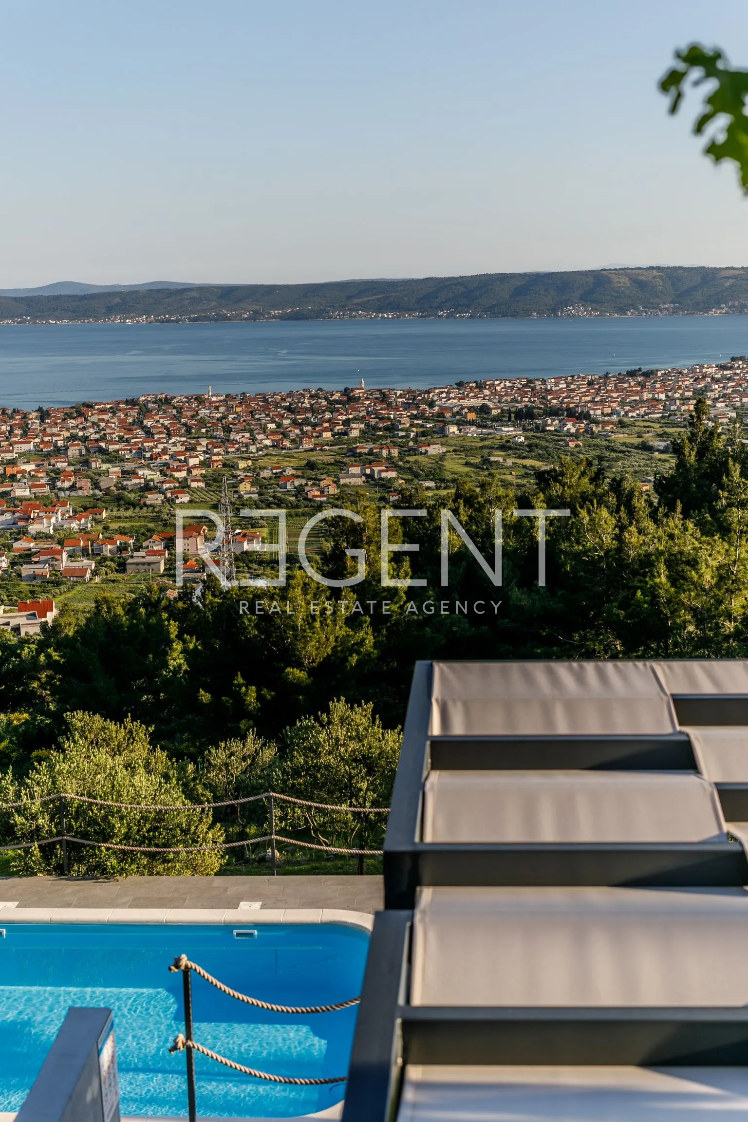 vila 232 m², kaštel stari — 4ss, grijani bazen, pogled na more - slika 32