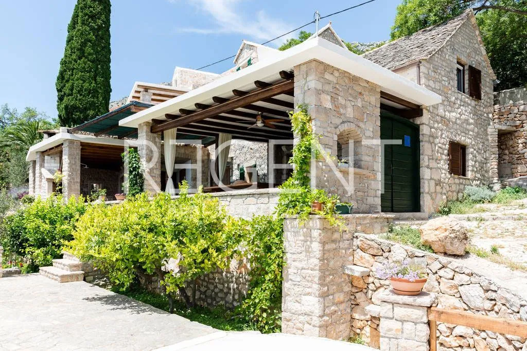 brač, bol - kamena kuća sa četiri apartmana - slika 5