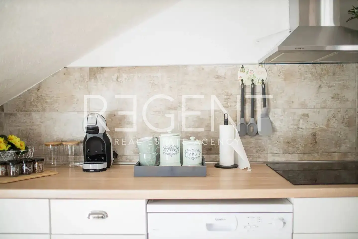 trogir, centar- kamena kuća 174 m2 - slika 2