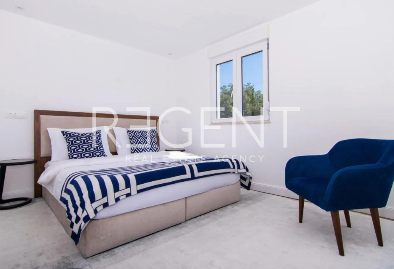 trogir - moderan, peterosobni penthouse s terasom i pogledom na more 185 m2 - slika 7
