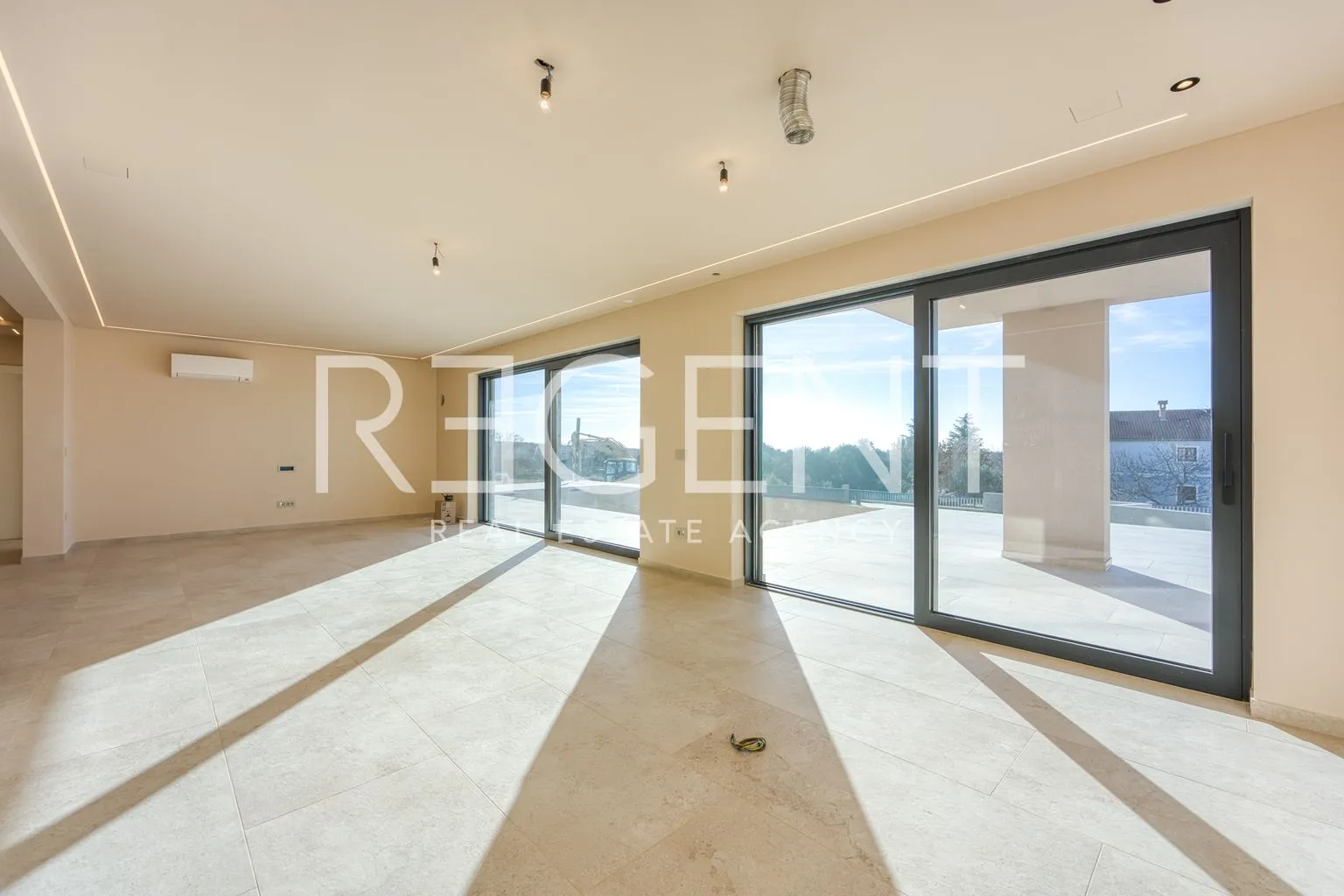poreč – moderna vila s krovnom terasom - slika 15