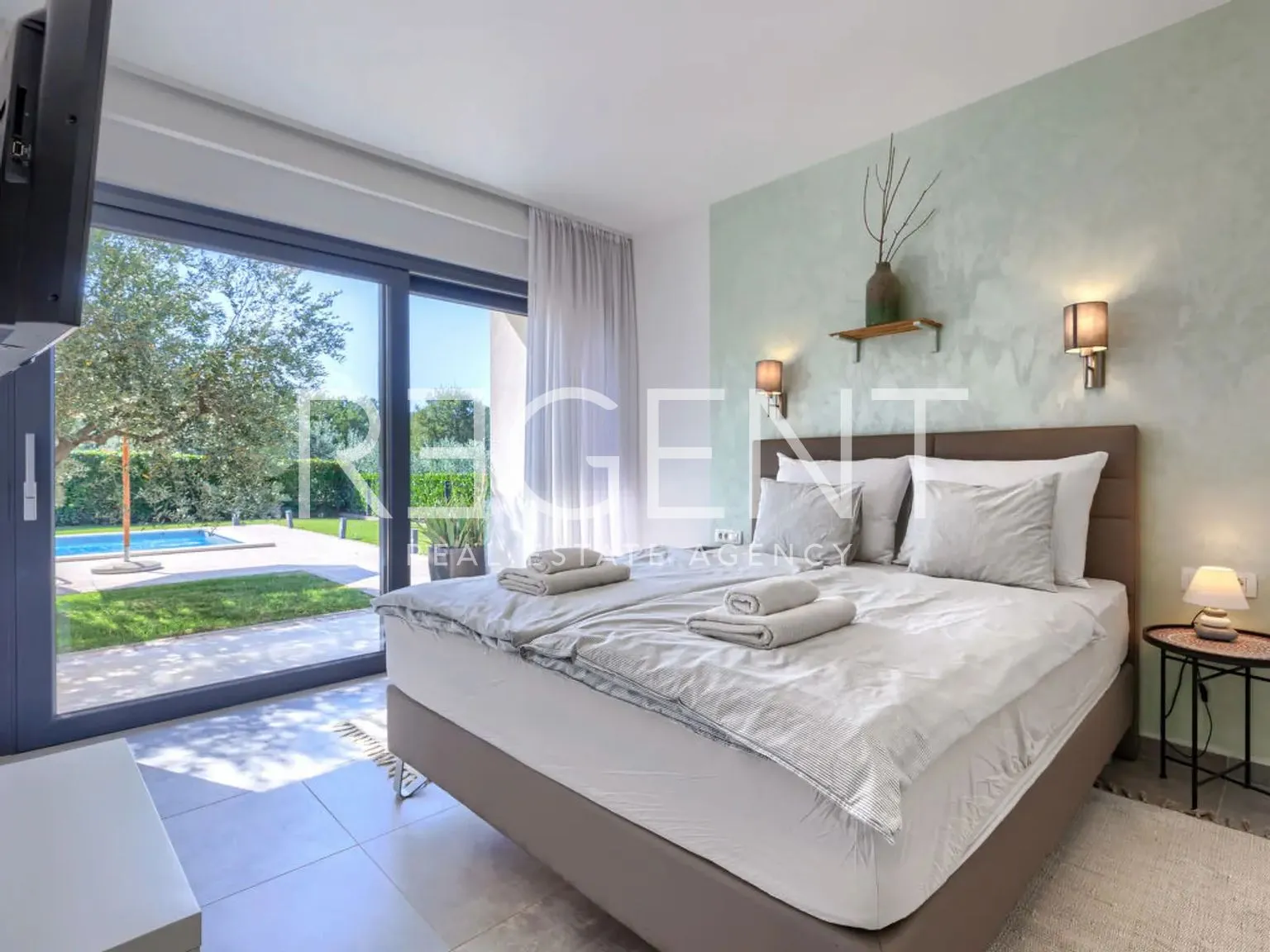 istra, novigrad - atraktivna vila s bazenom 250 m2 - slika 10