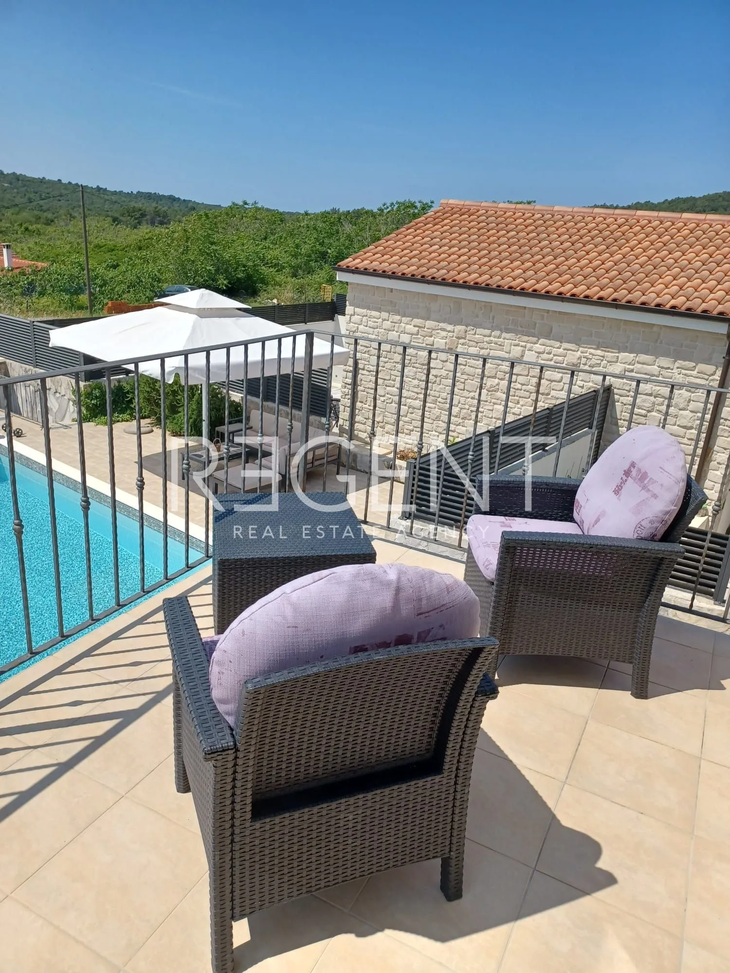 split, šolta - dvije kamene kuće s bazenom i otvorenim pogledom 115 m2 - slika 3