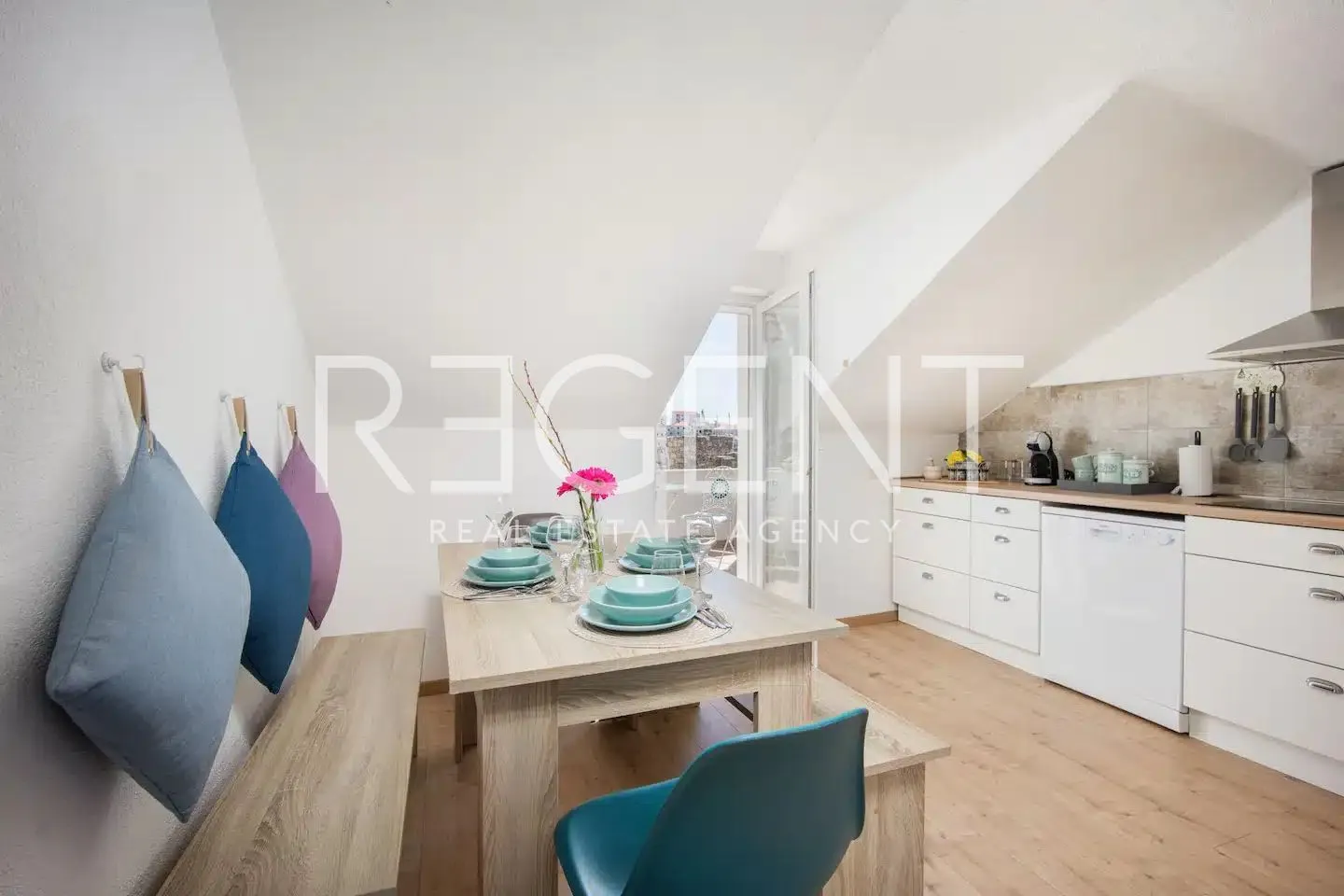 trogir, centar- kamena kuća 174 m2 - slika 12