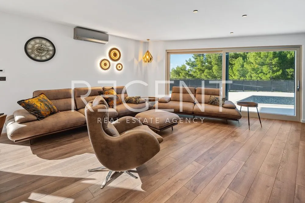 split, strožanac - moderna vila s pogledom na more, bazenom i pomoćnim objektom 50 m2 - slika 15