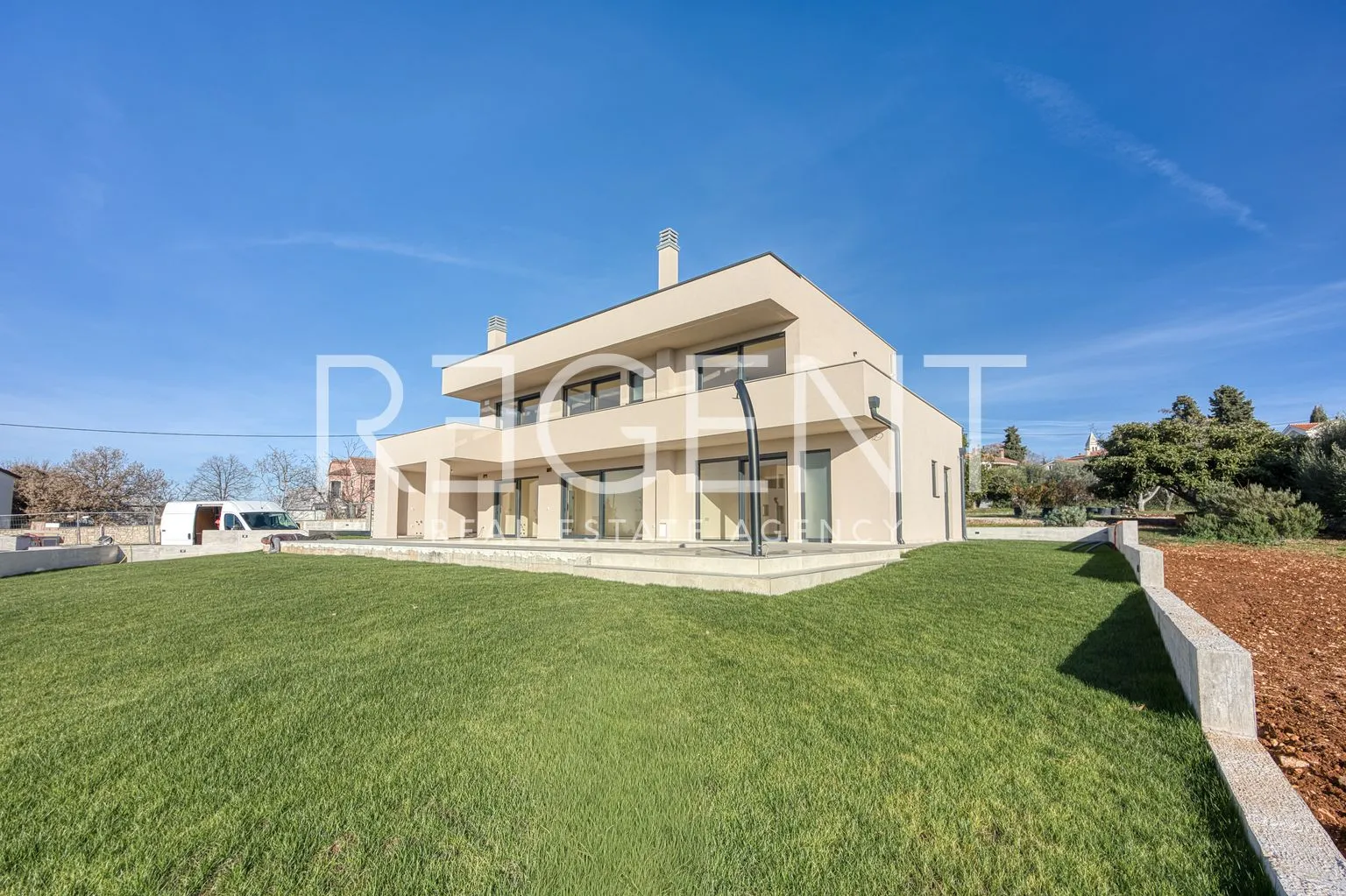 poreč – moderna vila s krovnom terasom - slika 24