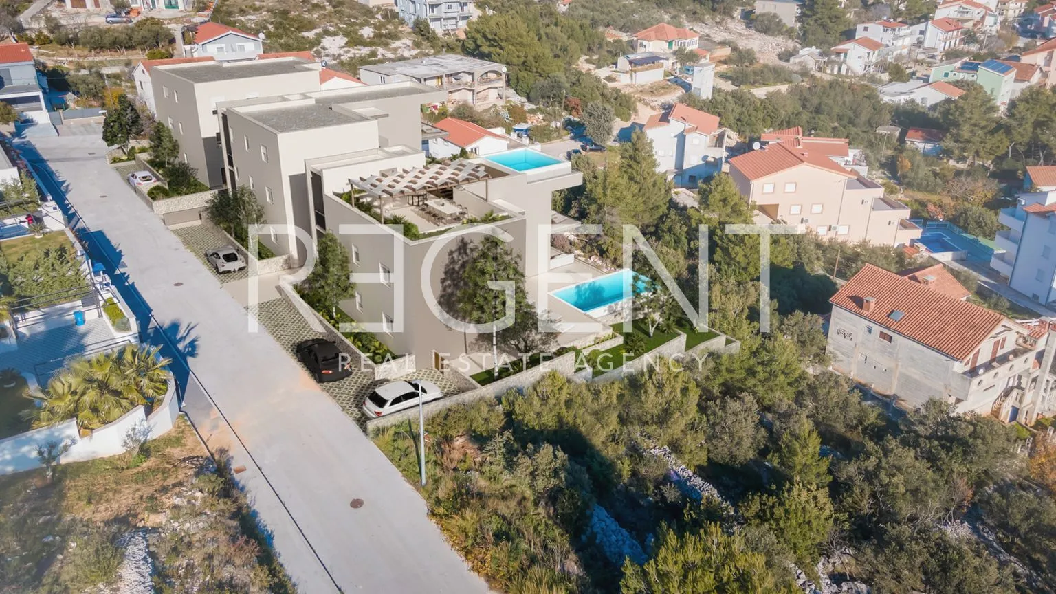 trogir, marina - trosoban stan s bazenom u modernoj novogradnji - slika 6